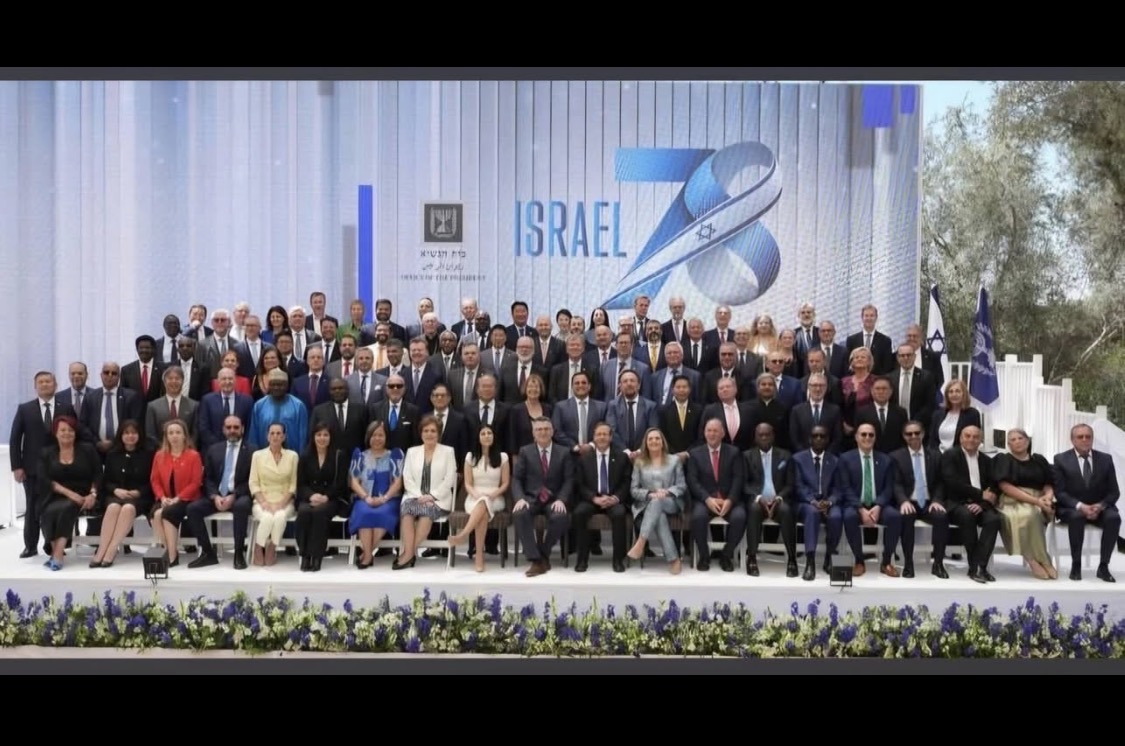 Group photo of the Board of Directors of the Ambassador’s club of Israel with the Ambassador of the Kingdom of Bahrain